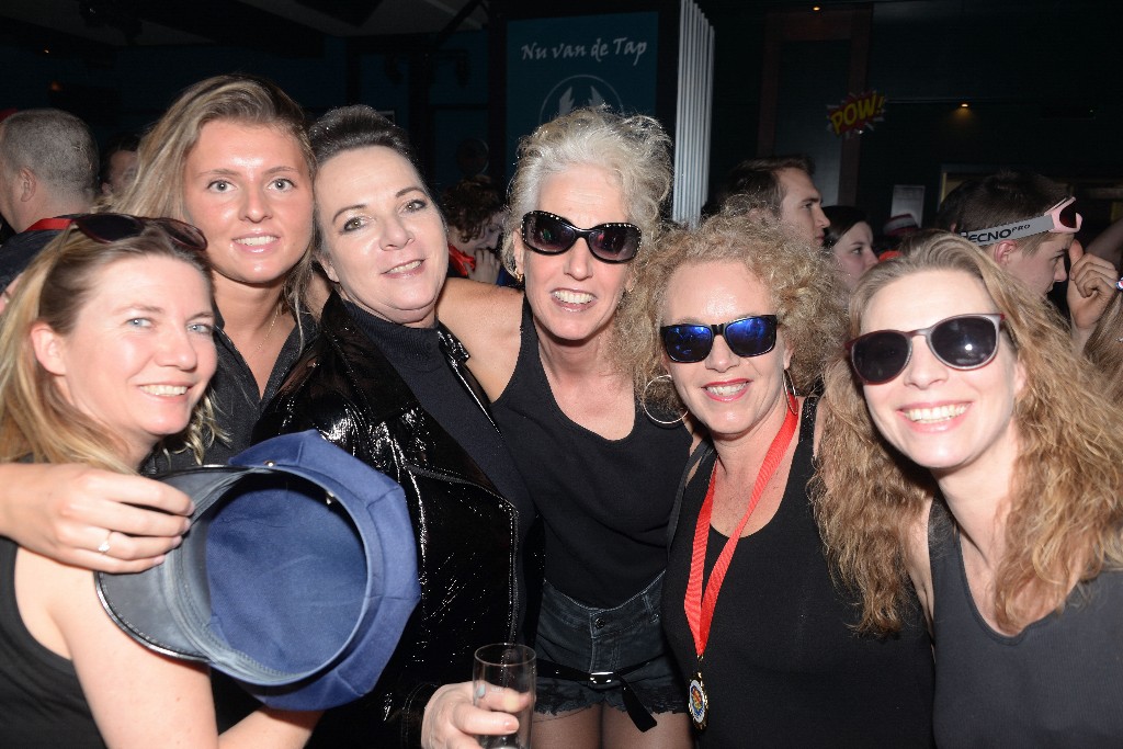 ../Images/Held op sokken feest 041.jpg